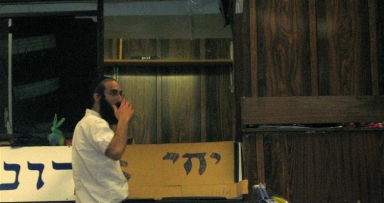 יחי מקרטון