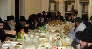 התוועדות במרכז שיעורי תורה עם השליח לחברון