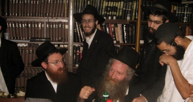 התוועדות לתמימים ב-770 עם השליח לפונה