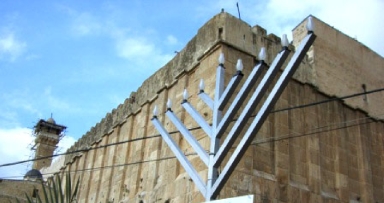 מערת המכפלה מוכנה לחנוכה